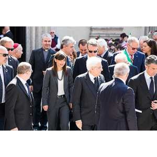 Sergio Mattarella (Presidente Repubblica Italiana), accompagnato da Debora Serracchiani (Presidente Regione Friuli Venezia Giulia) e Paolo Urbani (Sindaco Gemona), a Gemona per le celebrazioni a 40 anni dal terremoto in Friuli - 06/05/2016