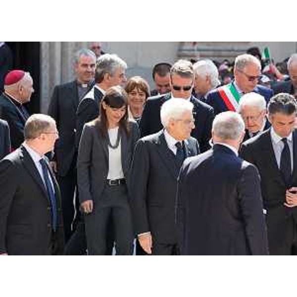 Sergio Mattarella (Presidente Repubblica Italiana), accompagnato da Debora Serracchiani (Presidente Regione Friuli Venezia Giulia), Annapaola Porzio (Commissario Governo in FVG) e Paolo Urbani (Sindaco Gemona), a Gemona per le celebrazioni a 40 anni dal terremoto in Friuli - 06/05/2016