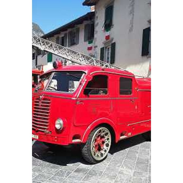 Mezzo dei Vigili del Fuoco di Mantova che accorse in aiuto ai terremotati del Friuli nel 1976 - Venzone 06/05/2016