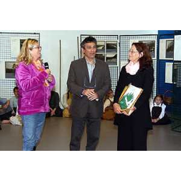 Anastasia Puric (Maresciallo CFR), Diego Masiello (Ispettore CFR e coordinatore CDN) e la direttrice della scuola forestale di Postumia all'inaugurazione della mostra dedicata alle fotografie di Francesco Caldart (Comandante Forestale Trieste 1933-1939) scattate negli anni Trenta e ora custodite al Centro Didattico Naturalistico (CDN) di Basovizza - Postumia (SLO) 05/05/2016 (Foto Sergio Derossi CDN Basovizza)
