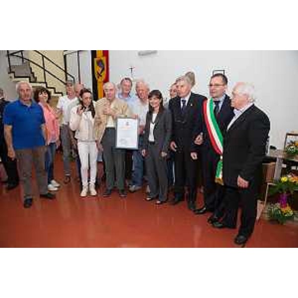 Debora Serracchiani (Presidente Regione Friuli Venezia Giulia) alla cerimonia di consegna di riconoscimenti a Istituzioni, Enti, associazioni e rappresentanze impegnate nel dopo terremoto del 1976 e durante la ricostruzione del Friuli, nella Sala consiliare - Trasaghis 06/05/2016