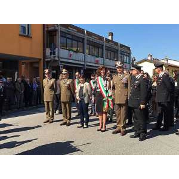 Debora Serracchiani (Presidente Regione Friuli Venezia Giulia) alla cerimonia di conferimento della cittadinanza onoraria all'Esercito Italiano, all'Associazione Nazionale Alpini (ANA) e all'Arma dei Carabinieri da parte del Comune - Majano 07/05/2016