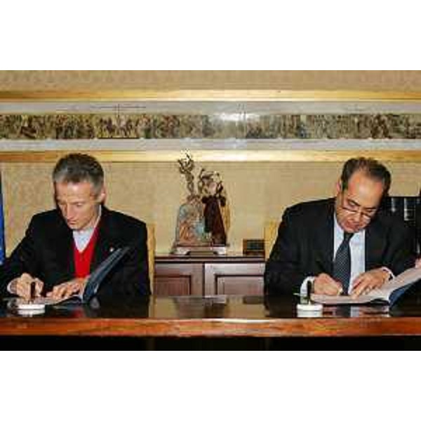 Riccardo Illy (Presidente Regione Friuli Venezia Giulia) e Giuseppe Pisanu (Ministro dell'Interno) (Roma, 16/02/06)