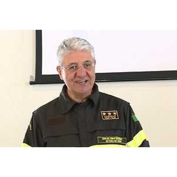 Gioacchino Giomi (Comandante nazionale Vigili Fuoco) alla firma dell'Accordo per l'istituzione della Scuola internazionale di formazione per la gestione della risposta in emergenza sismica / SERM Academy a Portis Vecchio - Venzone 07/05/2016