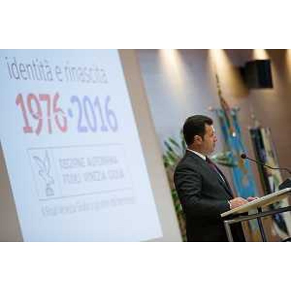 Franco Iacop (Presidente Consiglio regionale) interviene alla seduta straordinaria del Consiglio regionale del Friuli Venezia Giulia, nell'Auditorium della Regione - Udine 06/05/2016