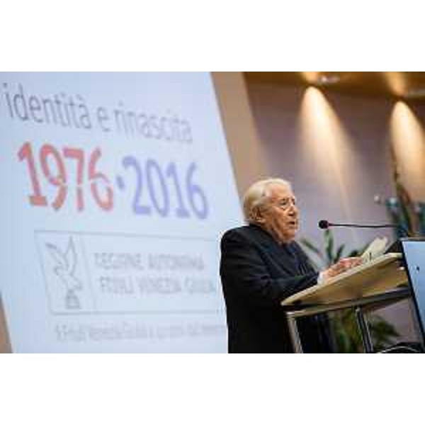 Giuseppe Zamberletti (Ex commissario ricostruzione) interviene alla seduta straordinaria del Consiglio regionale del Friuli Venezia Giulia, nell'Auditorium della Regione - Udine 06/05/2016