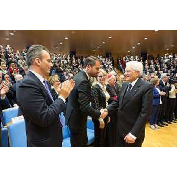 Cristiano Shaurli (Assessore regionale Risorse agricole e forestali) saluta Sergio Mattarella (Presidente Repubblica Italiana) alla seduta straordinaria del Consiglio regionale del Friuli Venezia Giulia, nell'Auditorium della Regione - Udine 06/05/2016