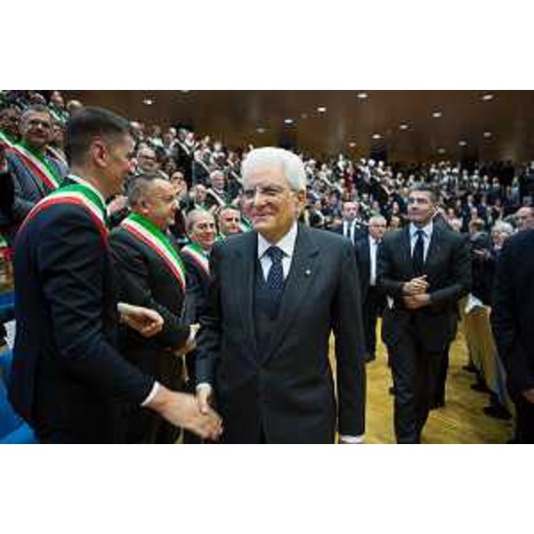 Sergio Mattarella (Presidente Repubblica Italiana) saluta i sindaci del FVG alla seduta straordinaria del Consiglio regionale del Friuli Venezia Giulia, nell'Auditorium della Regione - Udine 06/05/2016