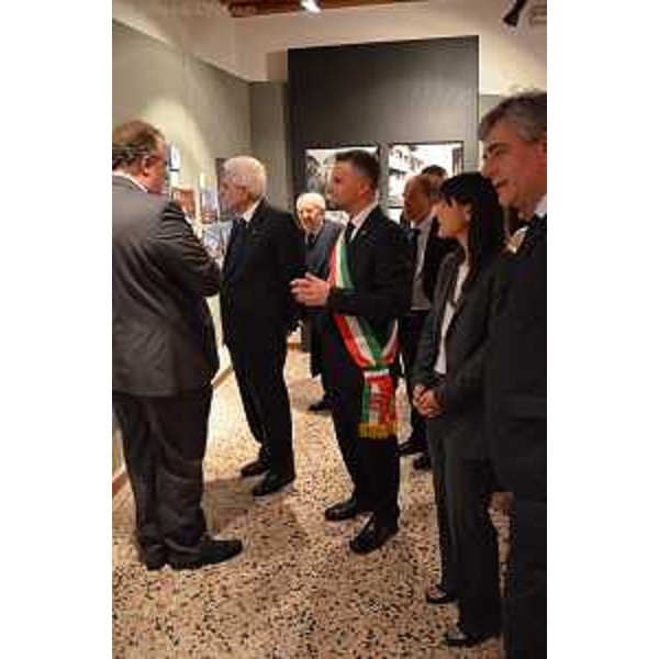 Sergio Mattarella (Presidente Repubblica Italiana) visita l'esposizione Tiere Motus, accompagnato da Debora Serracchiani (Presidente Regione Friuli Venezia Giulia) e Fabio Di Bernardo (Sindaco Venzone e presidente Associazione sindaci terremoto), nel Palazzo Orgnani Martina - Venzone 06/05/2016 (Foto Michela Stefanutti)