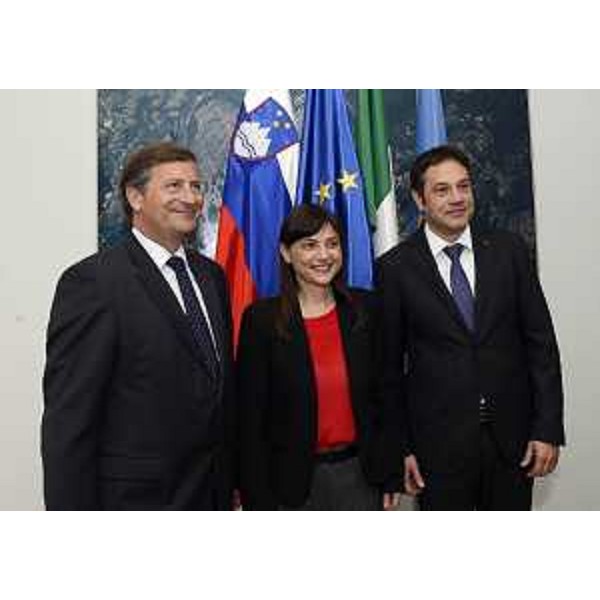 Karl Viktor Erjavec (Vicepremier e ministro Affari Esteri Repubblica di Slovenia), Debora Serracchiani (Presidente Regione Friuli Venezia Giulia) e Matej Arčon (Sindaco Nova Gorica) in Municipio - Nova Gorica (SLO) 10/05/2016