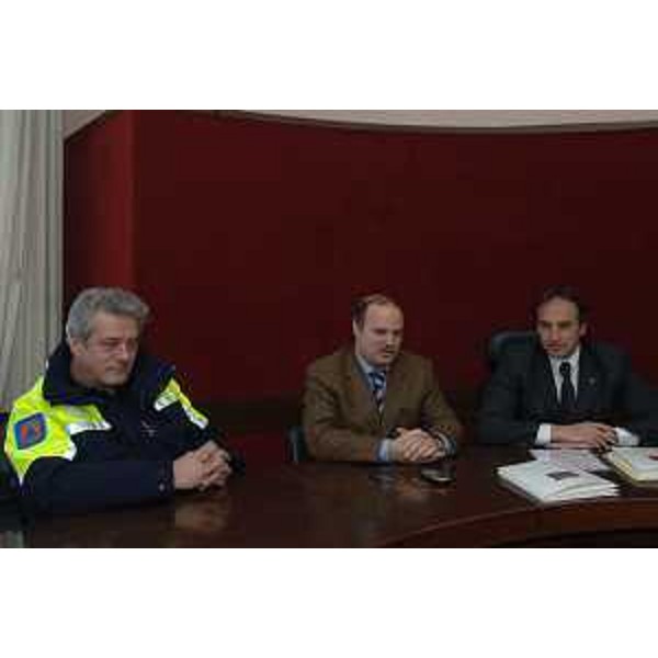 Gianfranco Moretton (Vicepresidente Giunta Regionale) firma accordo per aerobase a Sgonico (Trieste, 14/02/06)