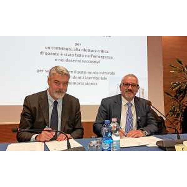 Firma della Convenzione tra Regione Friuli Venezia Giulia e Soprintendenza Belle Arti e Paesaggio del Friuli Venezia Giulia per la salvaguardia dei beni culturali in caso di terremoto, nell'ambito del convegno "Ricostruire la memoria. Il patrimonio culturale del Friuli a quarant'anni dal terremoto", nell'Auditorium della Regione Friuli Venezia Giulia - Udine 11/05/2016