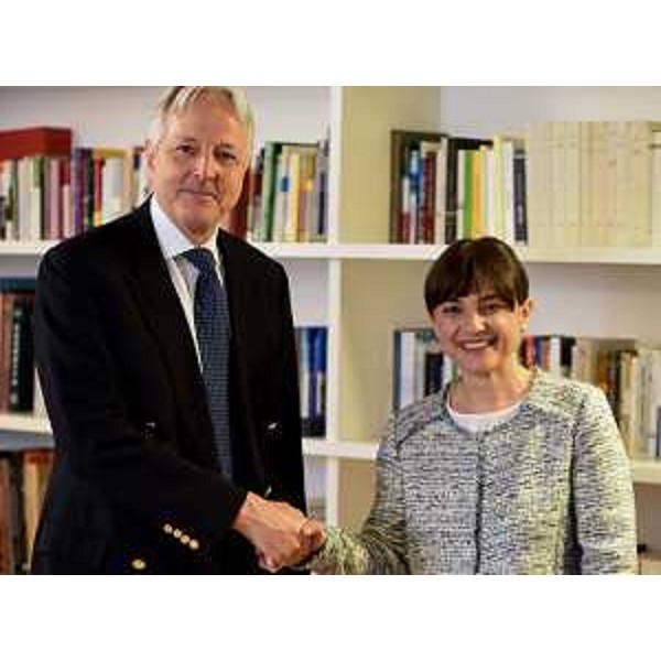 Christopher Norman Russell Prentice (Ambasciatore straordinario e plenipotenziario Regno Unito di Gran Bretagna e Irlanda del Nord a Roma) e Debora Serracchiani (Presidente Regione Friuli Venezia Giulia) - Roma 11/05/2016