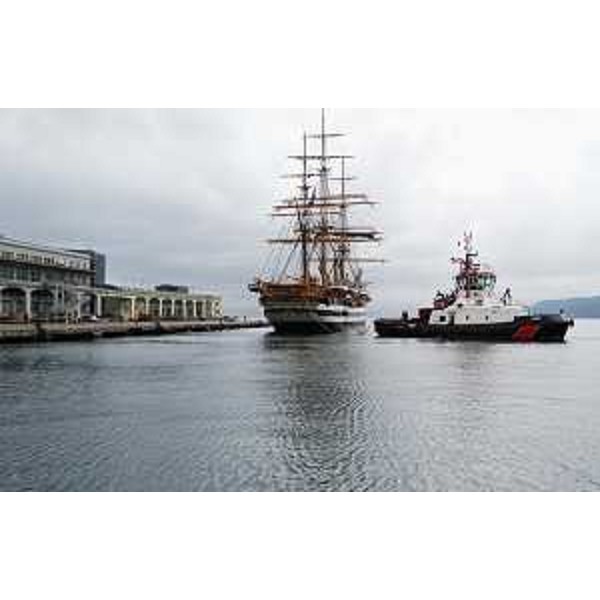 La nave scuola Amerigo Vespucci, unità della Marina Militare, attracca alla Stazione Marittima - Trieste 12/05/2016