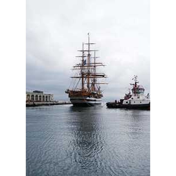 La nave scuola Amerigo Vespucci, unità della Marina Militare, attracca alla Stazione Marittima - Trieste 12/05/2016