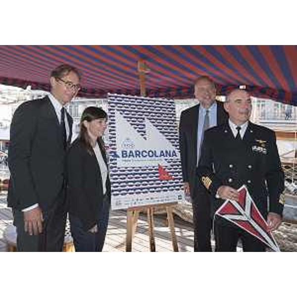 Mitja Gialuz (Presidente Società Velica Barcola Grignano), Debora Serracchiani (Presidente Regione Friuli Venezia Giulia), Roberto Cosolini (Sindaco Trieste) e Curzio Pacifici (Comandante Amerigo Vespucci) alla presentazione del manifesto firmato da Gillo Dorfles per la quarantottesima edizione della Barcolana, a bordo della Amerigo Vespucci ormeggiata alla Stazione Marittima - Trieste 12/05/2016 (Foto Alberto Locatelli)