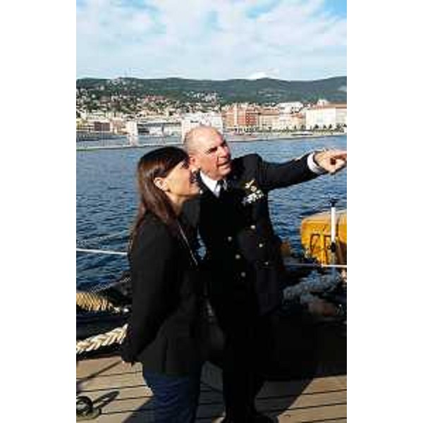 Debora Serracchiani (Presidente Regione Friuli Venezia Giulia) e Curzio Pacifici (Comandante Amerigo Vespucci) a bordo della Amerigo Vespucci ormeggiata alla Stazione Marittima - Trieste 12/05/2016