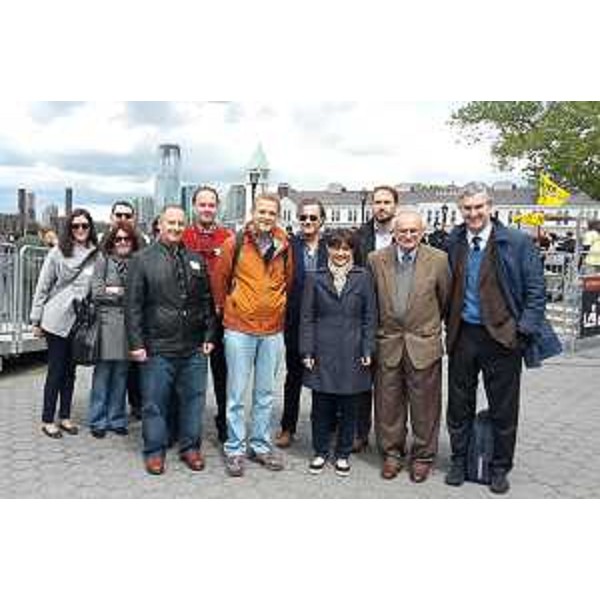 Debora Serracchiani (Presidente Regione Friuli Venezia Giulia), Cristiano Shaurli (Assessore regionale Risorse agricole e forestali), Francesco Genuardi (Console generale d'Italia a New York) e una delegazione di rappresentanti di corregionali in partenza per Ellis Island - New York 15/05/2016