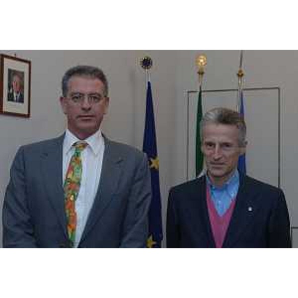 Riccardo Illy (Presidente Regione Friuli Venezia Giulia) e Rolando Parmesani (amministratore delegato Aerostudi) (Trieste, 14/02/06)