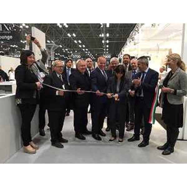 Taglio del nastro dello stand del Friuli Venezia Giulia alla International Contermporary Furniture Fair / ICFF - New York 14/05/2016