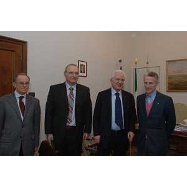 Riccardo Illy (Presidente Regione Friuli Venezia Giulia) e Carlo Castellano (Presidente ESAOTE) (Trieste, 14/02/06)