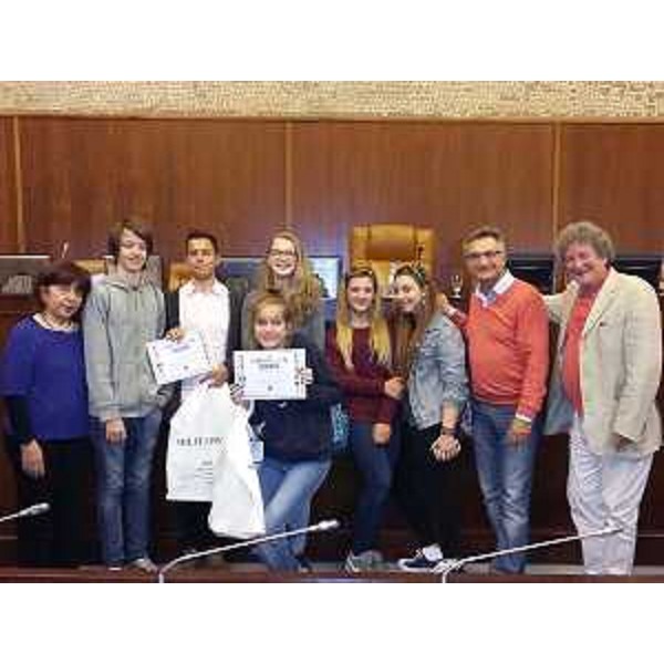 Al Festival della Mente hanno partecipato 1.200 allievi di nove Paesi; la vincitrice assoluta è Matilda Sain del Liceo Dante Alighieri di Trieste - Sala del Consiglio della Provincia autonoma di Vojvodina, Novi Sad 15/05/2016