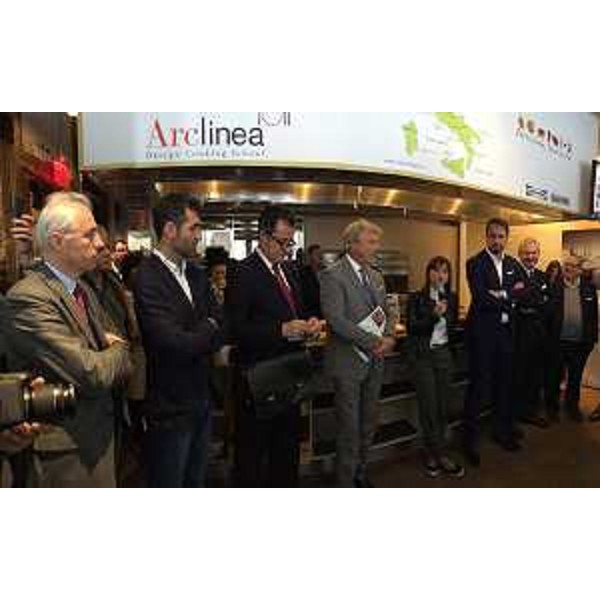 Debora Serracchiani (Presidente Regione Friuli Venezia Giulia) nel megastore di Eataly - New York 16/05/2016