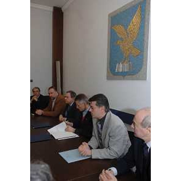 Riccardo Illy (Presidente Regione Friuli Venezia Giulia), Ezio Beltrame (Assessore Regionale alla Salute), Roberto Cosolini (Assesore Regionale all'Università e Ricerca) alla firma del protocollo Azienda Ospedaliera di Trieste (Trieste, 13/02/06)
