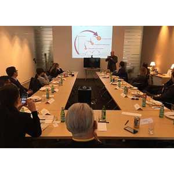 Gianfranco Zaccai (Presidente Continuum LLC) presenta l'Azienda Continuum LLC alla delegazione del Friuli Venezia Giulia - Boston 17/05/2016