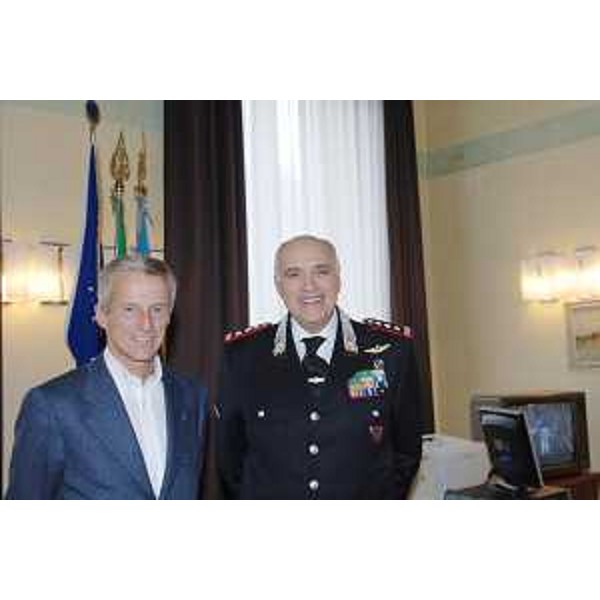 Riccardo Illy (Presidente Regione Friuli Venezia Giulia) riceve il generale di Corpo d'armata Libero Lo Sardo, a capo del Comando interregionale Carabinieri "Vittorio Veneto" di Padova, nella sede del Consiglio regionale. (Trieste 25/10/07)