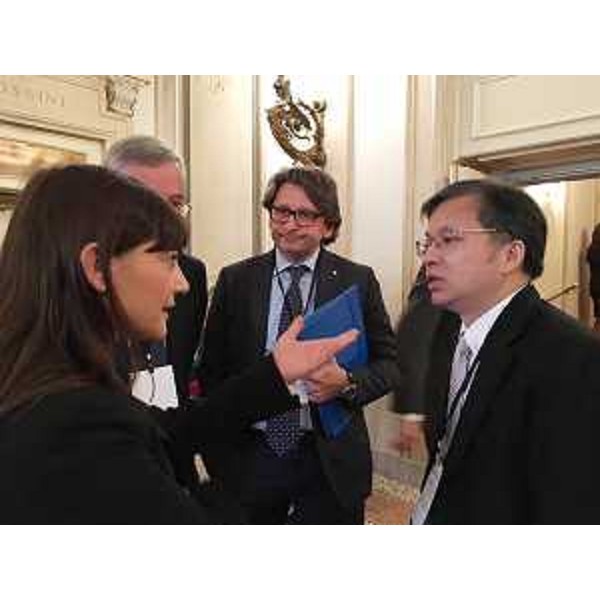 Debora Serracchiani (Presidente Regione Friuli Venezia Giulia), Zeno D'Agostino (Commissario Autorità Portuale Trieste) e Vincent Lu (Responsabile Divisione Esteri China Merchants Holdings Company), al Teatro Lirico Comunale Giuseppe Verdi - Trieste 19/05/2016