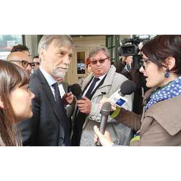 Debora Serracchiani (Presidente Regione Friuli Venezia Giulia) e Graziano Delrio (Ministro Infrastrutture e Trasporti) a margine della conferenza internazionale "Supporting local enterprises and SMEs (Small and Medium Enterprises) along China's belt and road initiative in South Eastern Europe", al Teatro Lirico Comunale Giuseppe Verdi - Trieste 19/05/2016