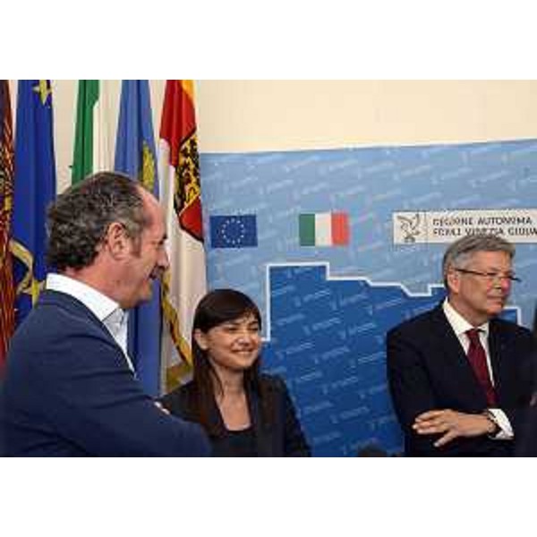 Luca Zaia (Presidente Regione Veneto), Debora Serracchiani (Presidente Regione Friuli Venezia Giulia) e Peter Kaiser (Governatore Land Carinzia) nella sede della Regione Friuli Venezia Giulia - Trieste 23/05/2016