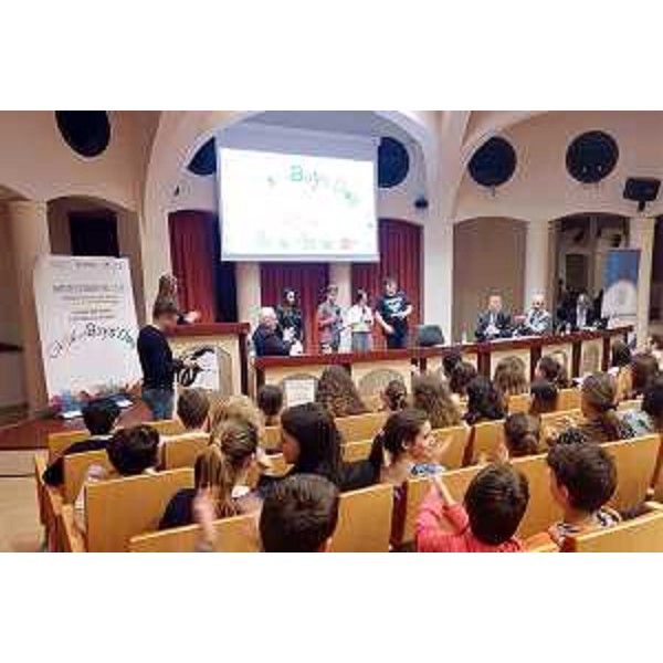 Consegna degli attestati dell'iniziativa "Girls and Boys day", promossa dall'Unione Artigiani in collaborazione con la Regione Friuli Venezia Giulia e la Camera di Commercio, nell'Auditorium della Regione - Pordenone 24/05/2016