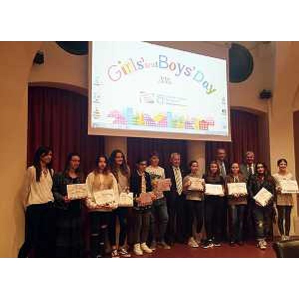 Consegna degli attestati dell'iniziativa "Girls and Boys day", promossa dall'Unione Artigiani in collaborazione con la Regione Friuli Venezia Giulia e la Camera di Commercio, nell'Auditorium della Regione - Pordenone 24/05/2016