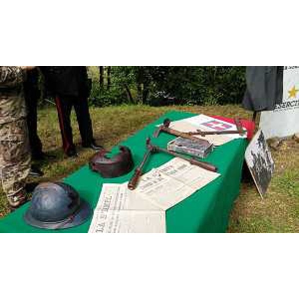 Info-point allestito dal 4° Reggimento Genova Cavalleria alla cerimonia in memoria dei Caduti della Grande Guerra (iniziativa "L'Esercito combatte" organizzata dall'Esercito Italiano) - Cimitero Austroungarico di Prosecco (TS) 24/05/2016