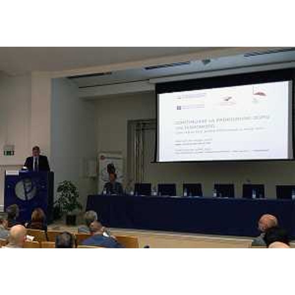 Convegno "Continuare la produzione dopo un terremoto. Cosa si può fare, prima della scossa, a costo zero", nella Sala congressi della Fiera - Pordenone 24/05/2016