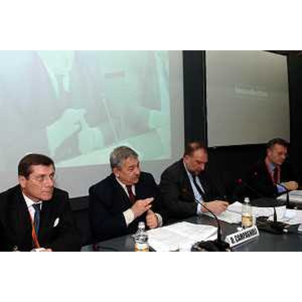 Roberto Cosolini (Assessore Regionale alla Formazione, Università e Ricerca) con gli Assessori di Veneto e Romagna (Udine, 10/02/06)