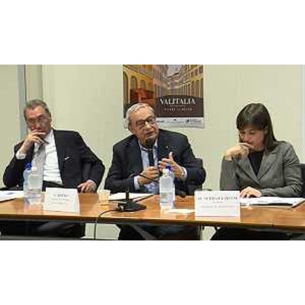 Sergio Bolzonello (Vicepresidente Regione FVG e assessore Attività produttive, Turismo e Cooperazione), Giuseppe Bono (Amministratore delegato Fincantieri) e Debora Serracchiani (Presidente Regione Friuli Venezia Giulia) alla presentazione del nuovo insediamento produttivo di Marine Interiors S.p.A. a Pordenone - Pordenone 27/05/2016