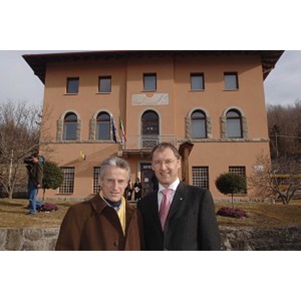Riccardo Illy (Presidente Regione Friuli Venezia Giulia) e Claudio Garbaz (Sindaco di Stregna) (Stregna, 10/02/06)