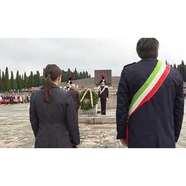 Debora Serracchiani (Presidente Regione Friuli Venezia Giulia) e Antonio Calligaris (Sindaco Redipuglia) alle celebrazioni della Festa della Repubblica Italiana - Sacrario di Redipuglia 02/06/2016