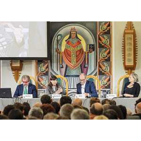 Debora Serracchiani (Presidente Regione autonoma Friuli Venezia Giulia) interviene alla conferenza "Le regioni per la crescita" al Festival Economia Trento / I luoghi della crescita, nella Sala Depero del Palazzo della Provincia - Trento 03/06/2016 (Foto Marco Simonini)