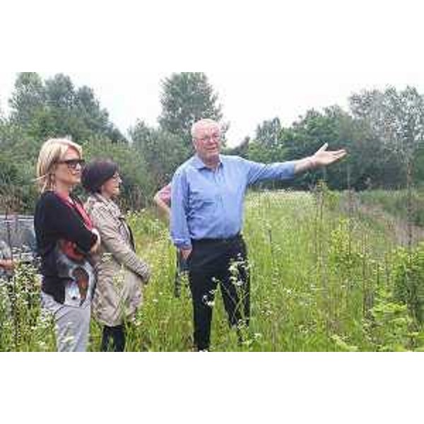 Mara Giacomini (Sindaco Roveredo in Piano) e Sara Vito (Assessore regionale Ambiente) in sopralluogo ai ripristini ambientali di alcune cave e discariche locali - Roveredo in Piano 08/06/2016