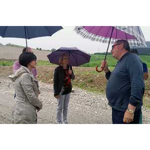 Sara Vito (Assessore regionale Ambiente) e Mara Giacomini (Sindaco Roveredo in Piano) in sopralluogo ai ripristini ambientali di alcune cave e discariche locali - Roveredo in Piano 08/06/2016