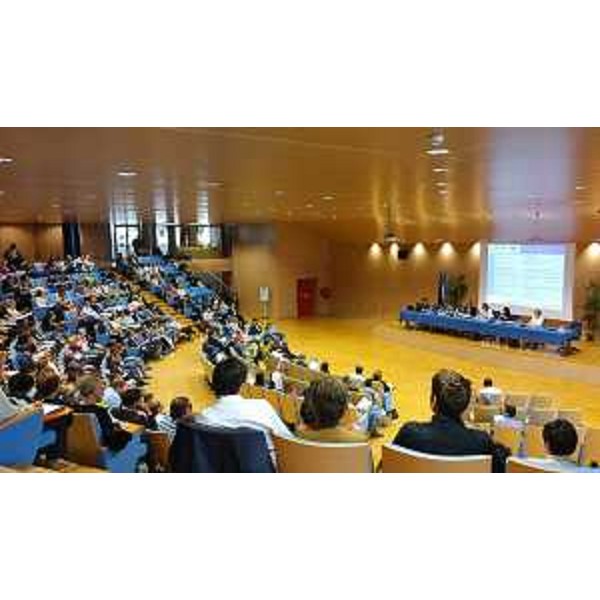 Il convegno "Building bridges between cross-border. Experiences 2007-2013 and perspectives 2014-2020" del Programma Interreg V-A Italia-Slovenia, nell'Auditorium Comelli della Regione FVG - Udine 09/06/2016