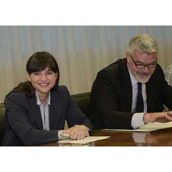 Debora Serracchiani (Presidente Regione Friuli Venezia Giulia) e Paolo Panontin (Assessore regionale Autonomie locali) alla sottoscrizione dell'Accordo per il Riordino del Sistema Regione-Autonomie locali nel Friuli Venezia Giulia - Udine 09/06/2016