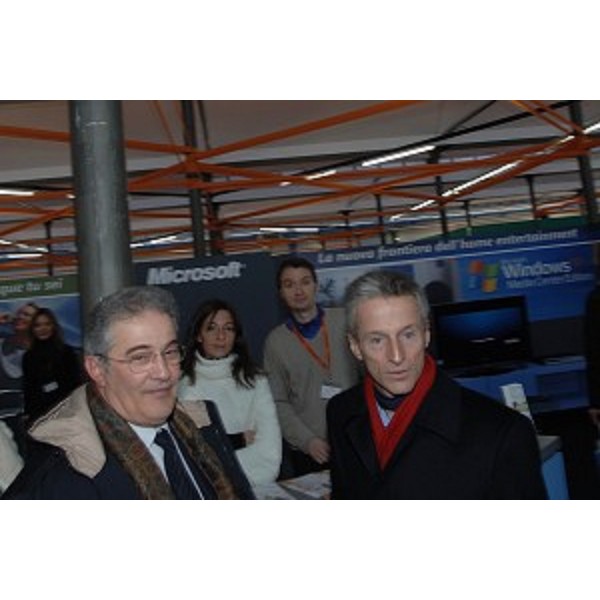 Riccardo Illy (Presidente Regione Friuli Venezia Giulia) e Tonutti allo stand Microsoft (Udine, 09/02/06)