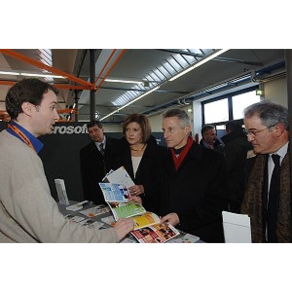 Riccardo Illy (Presidente Regione Friuli Venezia Giulia), Zontone e Tonutti allo stand Microsoft (Udine, 09/02/06)