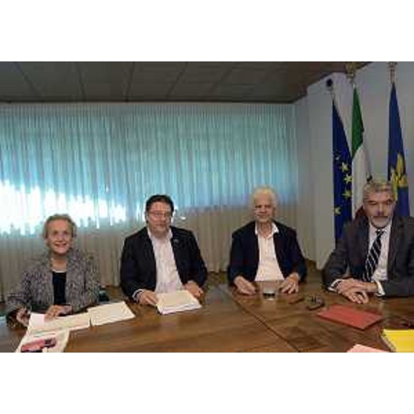 Maria Teresa Bassa Poropat (Presidente Provincia Trieste), Enrico Gherghetta (Presidente Provincia Gorizia), Claudio Pedrotti (Presidente Provincia Pordenone) Paolo Panontin (Assessore regionale Autonomie locali) alla firma dell'Accordo sul tasferimento di funzioni dalle Province alla Regione - Udine 15/06/2016