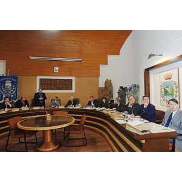 Luciano Pezzin (Sindaco Erto e Casso) saluta la Giunta regionale riunita nel Municipio di Erto e Casso. (Erto e Casso 26/10/07)